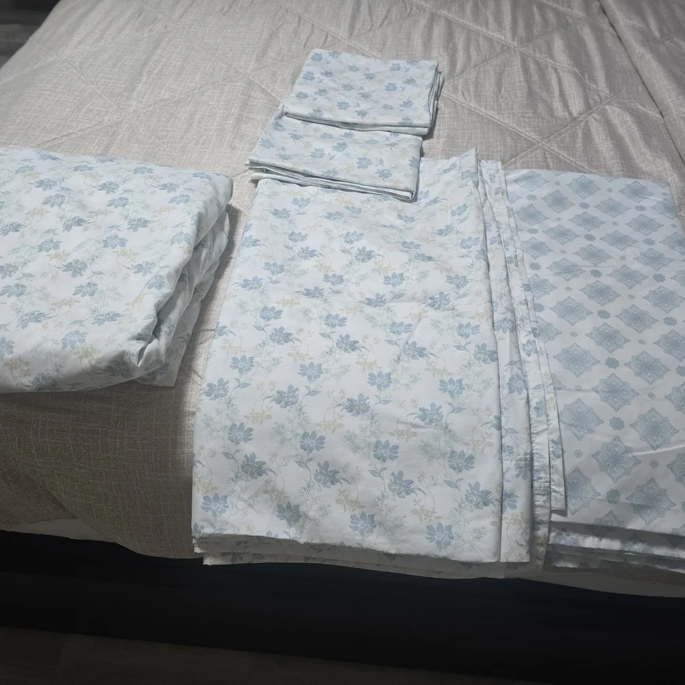 Floral Blue and White Bedding Set